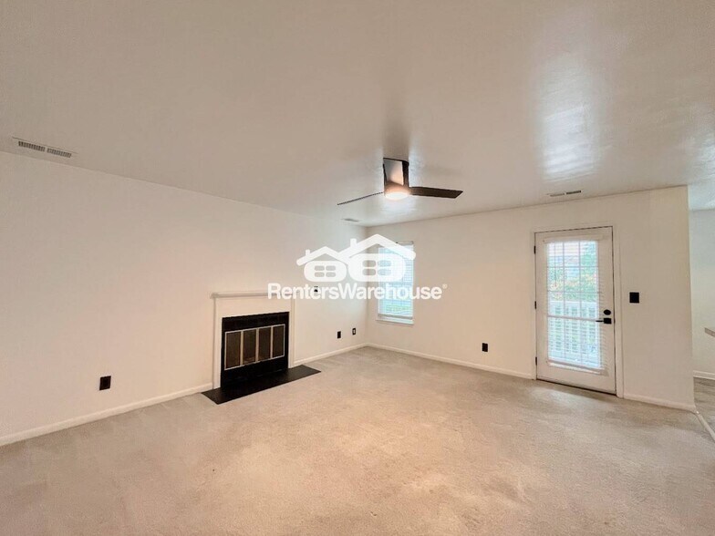 Building Photo - 1843 Chantilly Ct