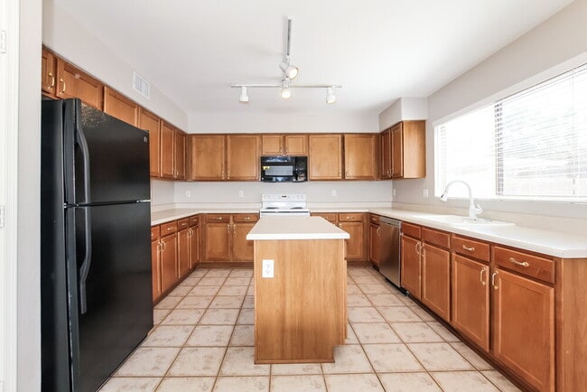 Building Photo - 16186 N 158th Dr