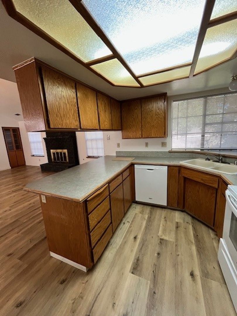 Building Photo - 740 W Vassar Ave