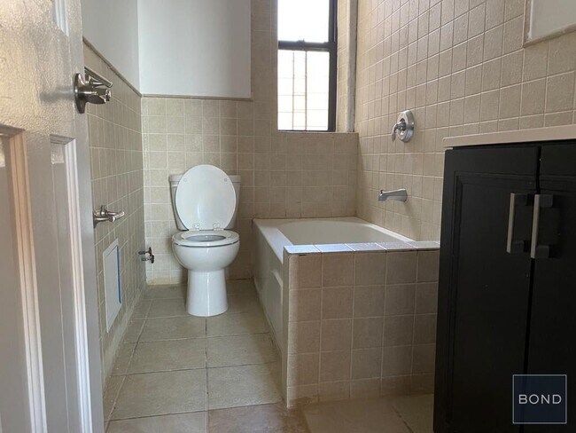 Building Photo - 529 W 179th St