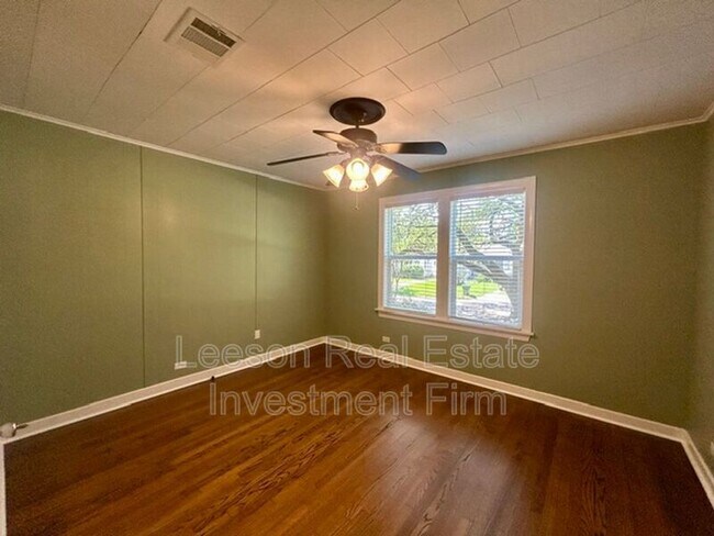 Building Photo - 122 E Dalzell St