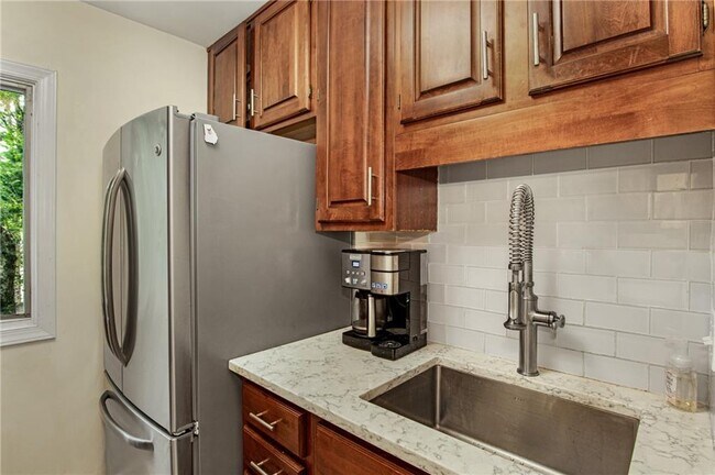 Building Photo - 1467 Monroe Dr NE