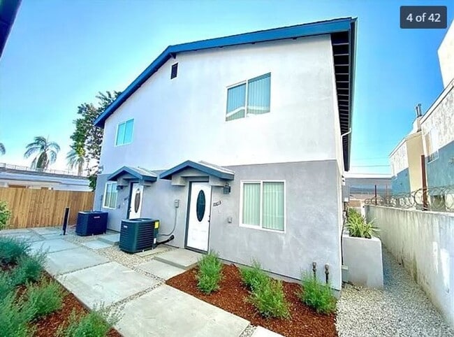 Building Photo - BROADWAY (10611)