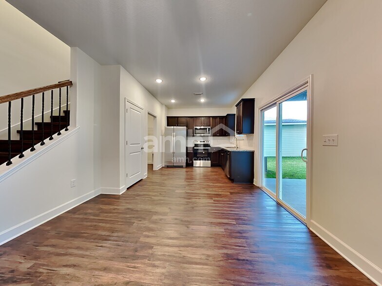 Building Photo - 1034 Tan Tara Trl