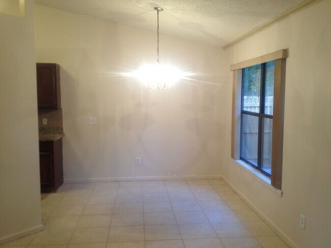 Building Photo - 3-Bedroom, 2-Bathroom single-family home brick construction