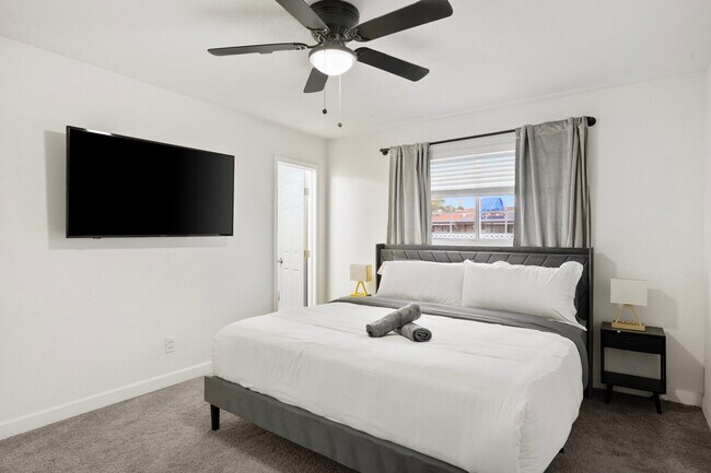 Building Photo - 3101 N 40th Dr