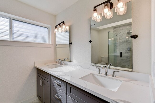 Building Photo - Museum District: Chic 2-Story newly updated home!