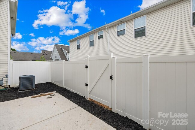 Building Photo - 7433 White Elm Ln