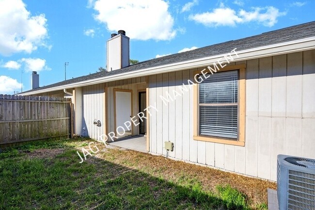 Building Photo - 1234 Montecello Dr