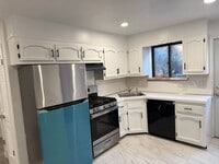 Building Photo - 19 Rossmore Ave