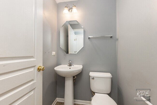 Building Photo - 603 Conservatory Ln