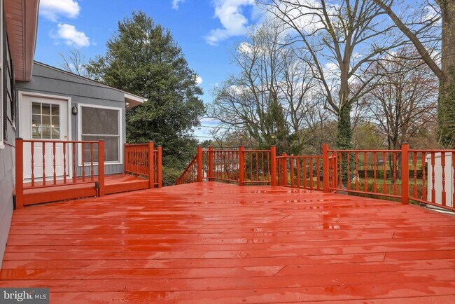 Building Photo - 7604 Queen Anne Dr