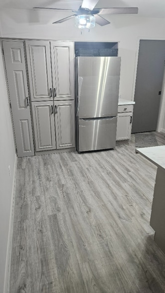 Building Photo - 5031 W Willoughby Rd