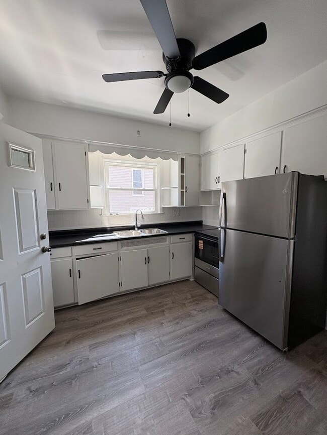 Building Photo - Three bedroom two bathroom home for rent