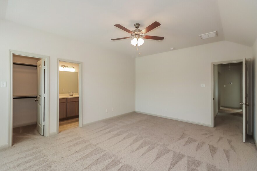 Building Photo - 7923 Cypress Country Dr