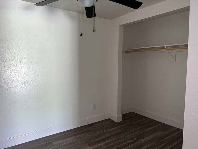 Building Photo - 201 Eastwood St