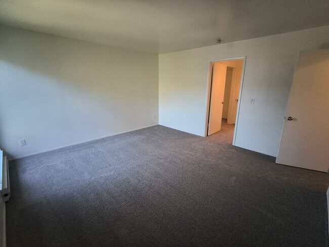 Building Photo - TOP FLOOR 1BD/1BATH Condo Available For Rent at the Watergate Community in Emeryville!!!!