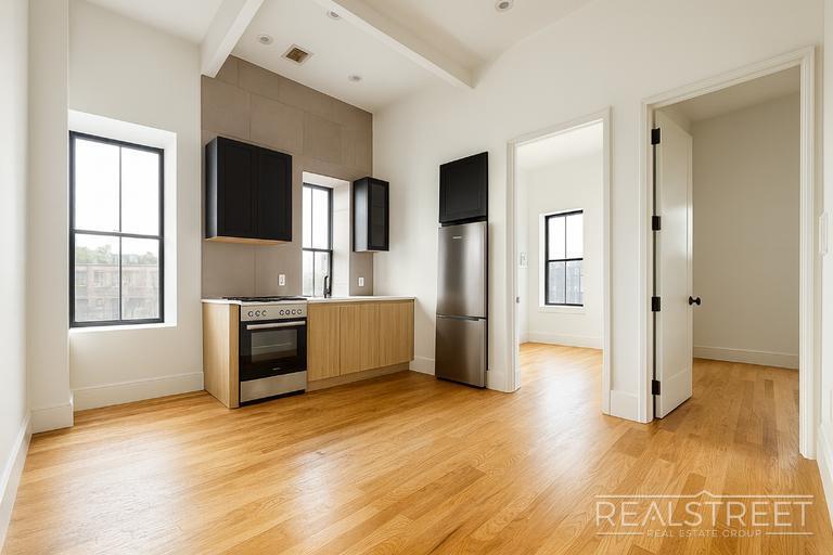 Building Photo - Spacious Renovated 2-Bedroom Apartment with Modern Comforts