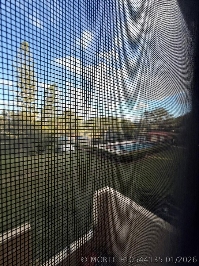 Building Photo - 2075 Coral Ridge Dr