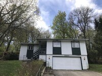 Building Photo - Stunning 3 Bedroom 2 Bathroom Home in Burn...