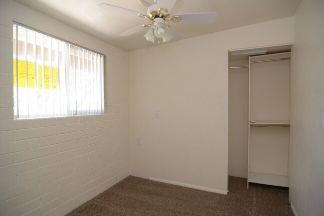 Building Photo - Well Maintained 2 Bedroom 1 Bath Townhouse! East Tucson Location!