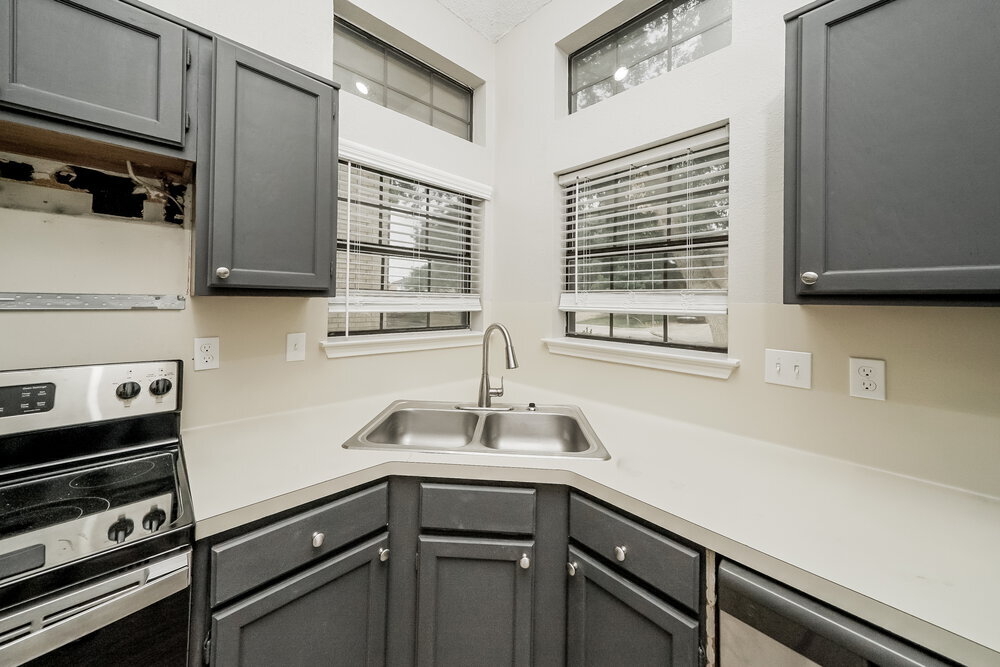 Building Photo - 1307 Jasmine Dr