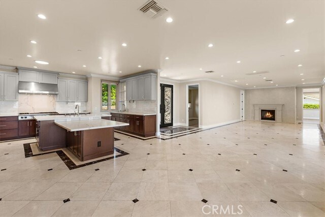 Building Photo - 2 Stallion Rd
