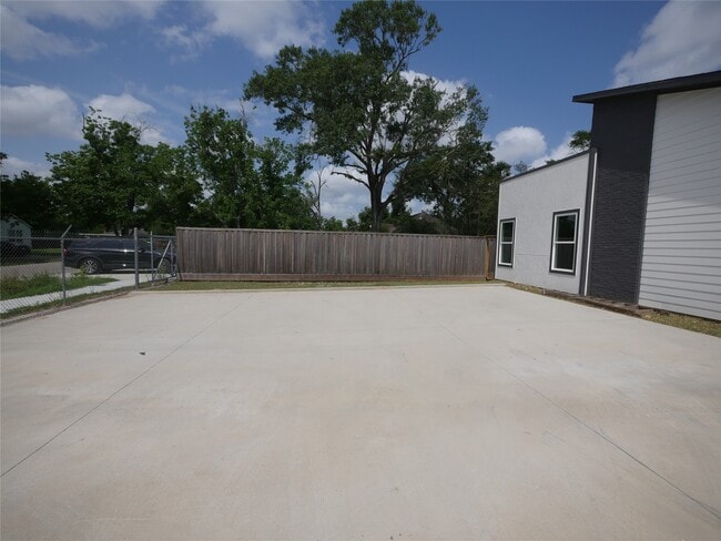 Building Photo - 7350 Cayton St