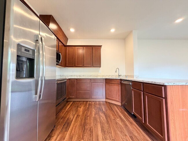 Building Photo - Downtown Puyallup Townhomes