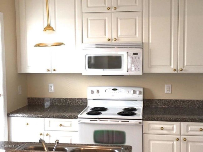 Building Photo - 206 Prowler Ln