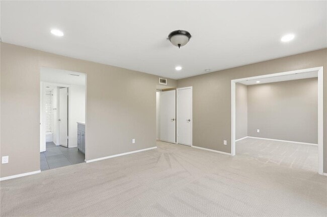 Building Photo - 48 Woodstone Square