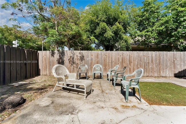 Building Photo - 9646 SW 151 Ave
