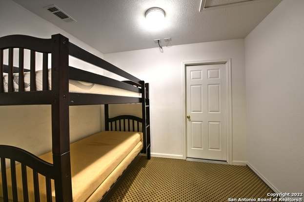 Building Photo - 3202 Eisenhauer Rd