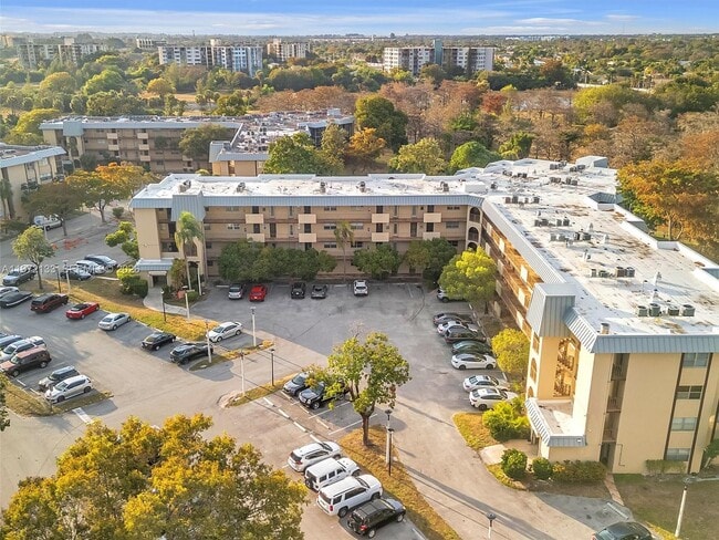 Building Photo - 6201 N Falls Cir Dr