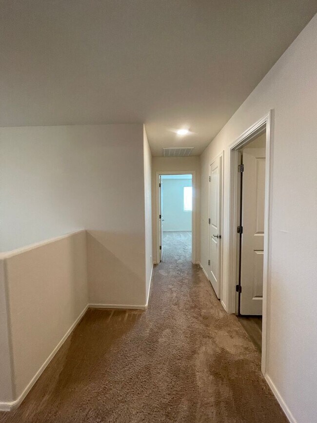 Building Photo - Spacious New-Build Family Home!
