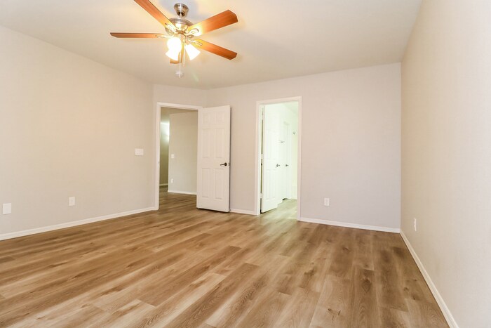 Building Photo - 2436 S 71st Dr