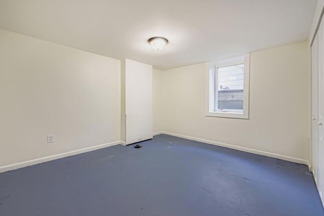 Building Photo - 1683 Minnehaha Ave E