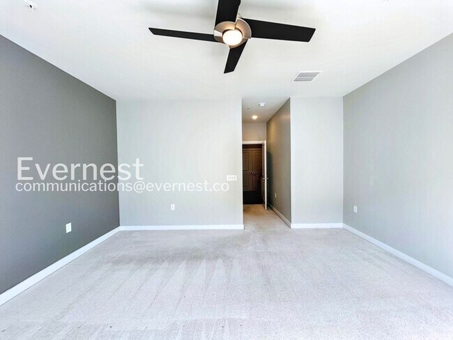 Building Photo - Spacious 3 Bed, 2.5 Bath Town Home with Attached Garage | Pet Friendly