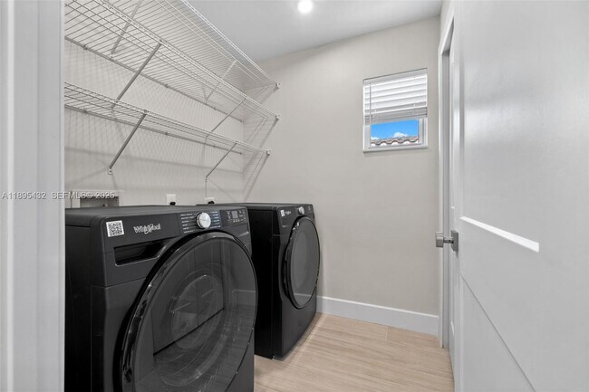 Building Photo - 1617 Washington St