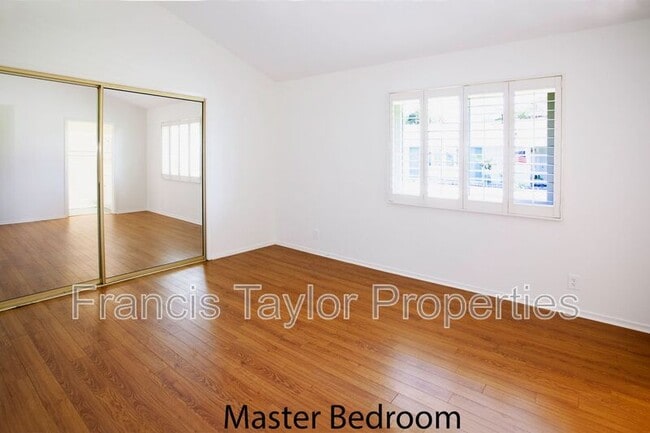 Building Photo - 3685 Vista Campana N