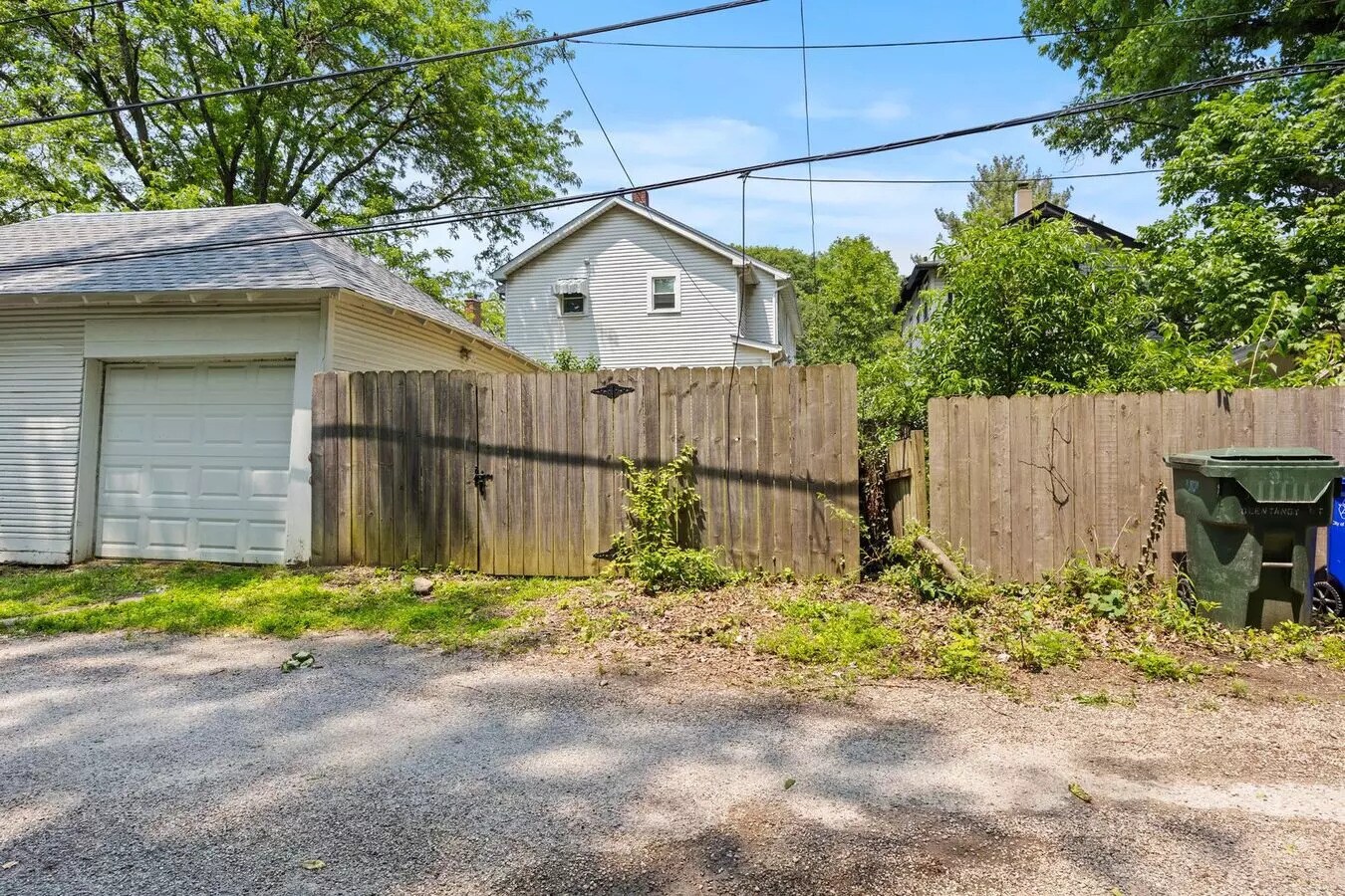 OFF STREET PARKING AND 1 CAR GARAGE - 293 Olentangy St