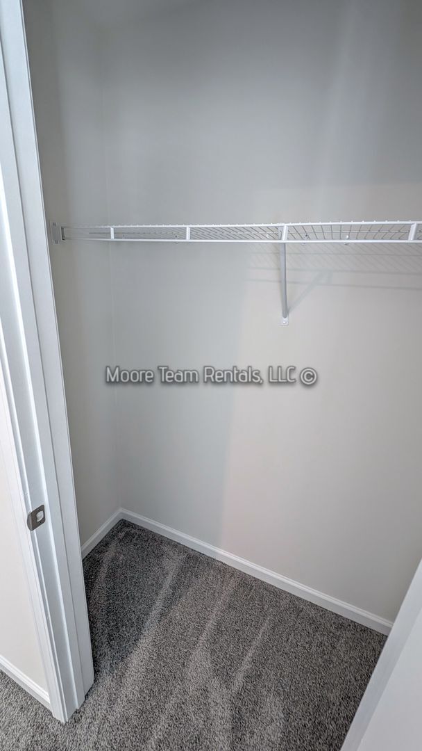Building Photo - *** MOVE IN SPECTIAL *** Elegant New 3BR T...