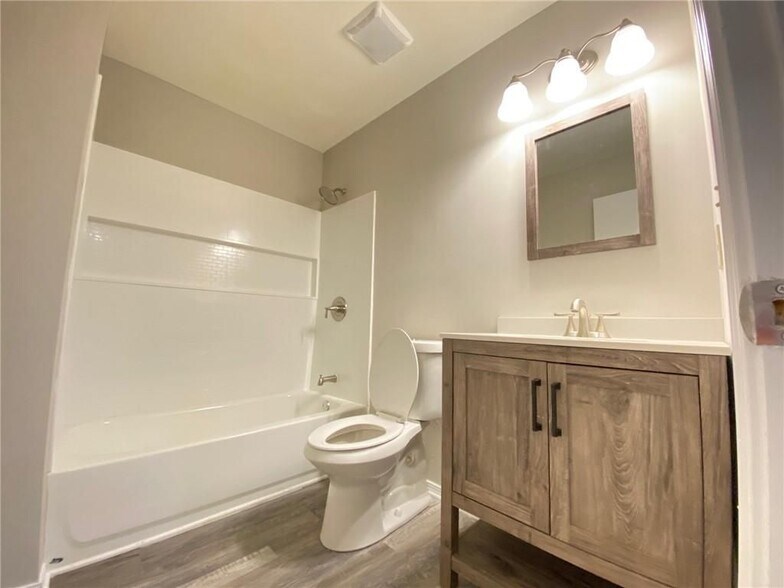 Building Photo - 1309 Old Hammond Chase