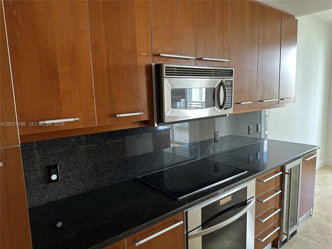 Building Photo - 901 Brickell Key Blvd