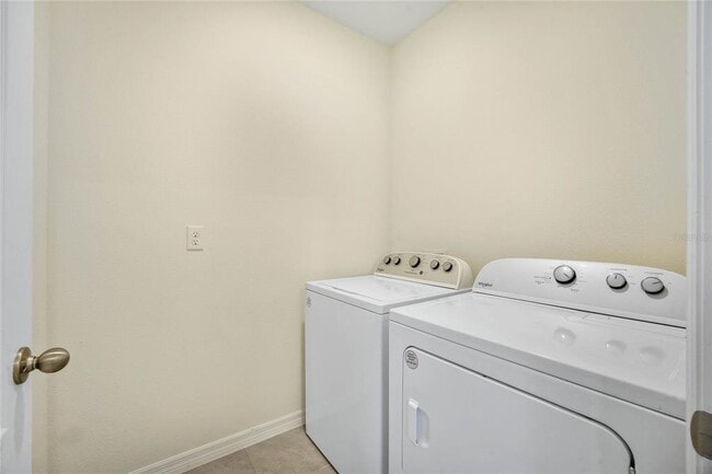 Building Photo - 652 Greymount St