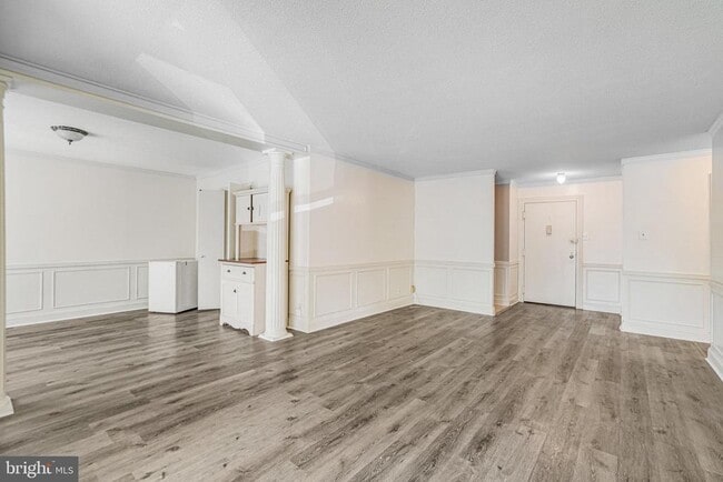 Building Photo - 205 Yoakum Pkwy