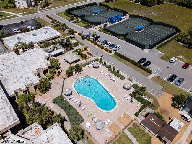 Building Photo - 1740 Pine Valley Dr