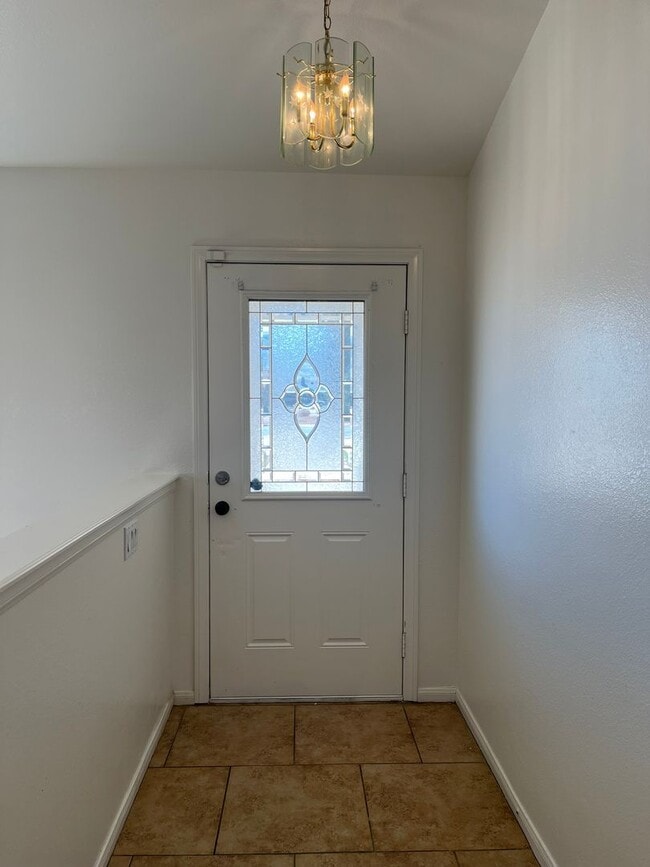 Building Photo - 3 bedroom 2 bathroom home available in Apple Valley!