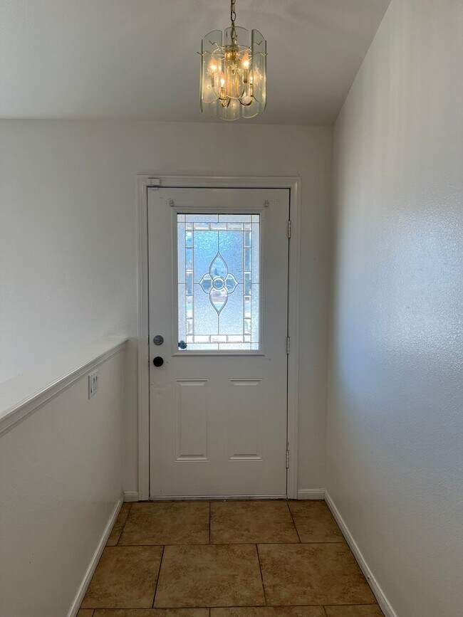 Building Photo - COMING SOON! 3 bedroom 2 bathroom home available in Apple Valley!