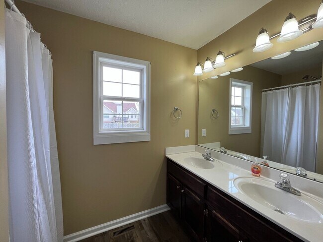 Building Photo - Super Cute Ranch Home with Easy Access to I24